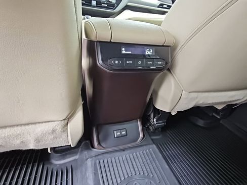 Used 2022 Toyota Highlander XLE image 33