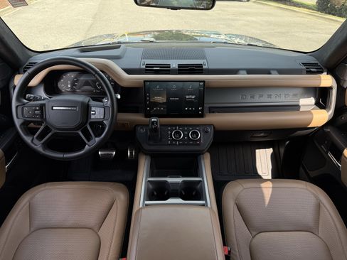 Used 2025 Land Rover Defender 110 V8 AWD/4WD image 31