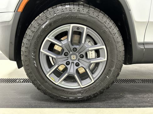 Used 2024 Rivian R1S Adventure Dual AWD/4WD image 9