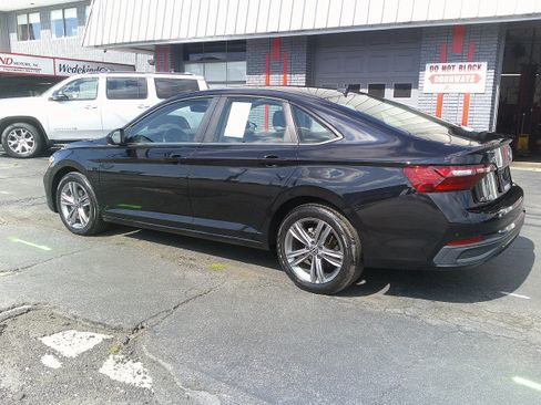 Used 2024 Volkswagen Jetta SE FWD image 13