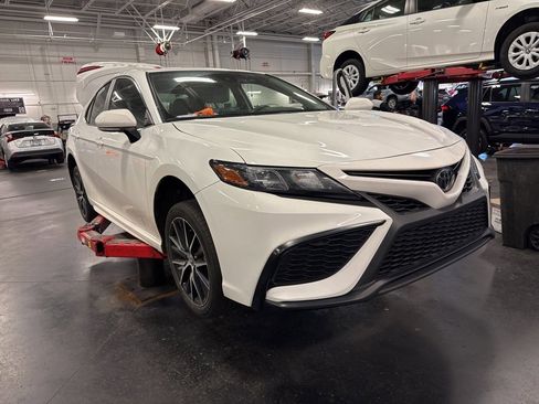 Used 2023 Toyota Camry SE image 13