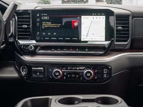 Used 2025 GMC Sierra 1500 SLT image 29