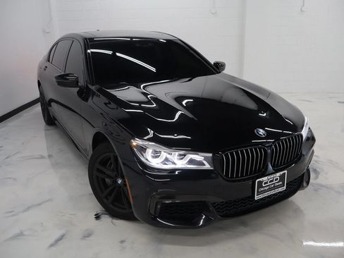 Used 2019 BMW 750i xDrive w/ Executive Package AWD/4WD image 2