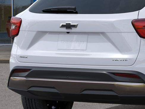 New 2026 Chevrolet Trax ACTIV w/ Sunroof Package FWD image 14