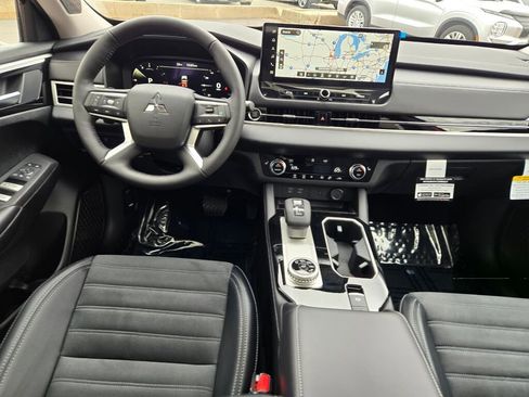 New 2026 Mitsubishi Outlander SE image 13