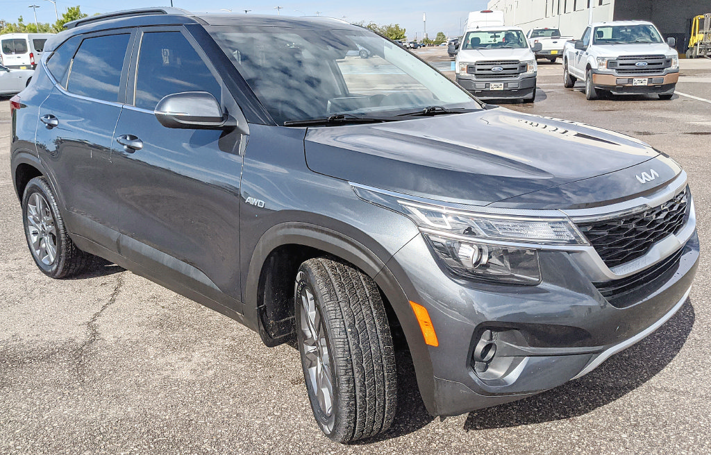 Used 2023 Kia Seltos S w/ Navigation Package AWD/4WD image 1