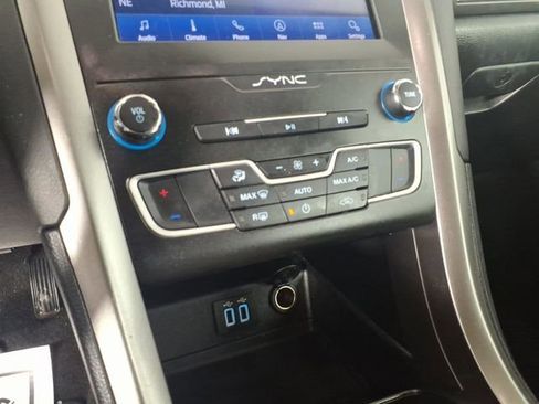 Used 2020 Ford Fusion SE image 20