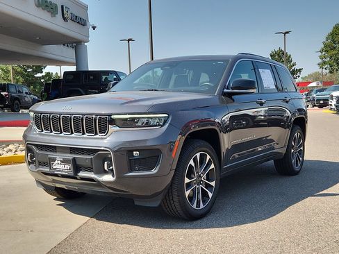 Certified 2022 Jeep Grand Cherokee Overland w/ Luxury Tech Group IV AWD/4WD image 4