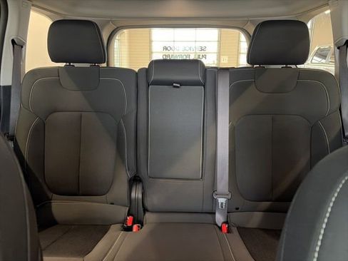 Used 2023 Jeep Grand Cherokee Laredo image 14