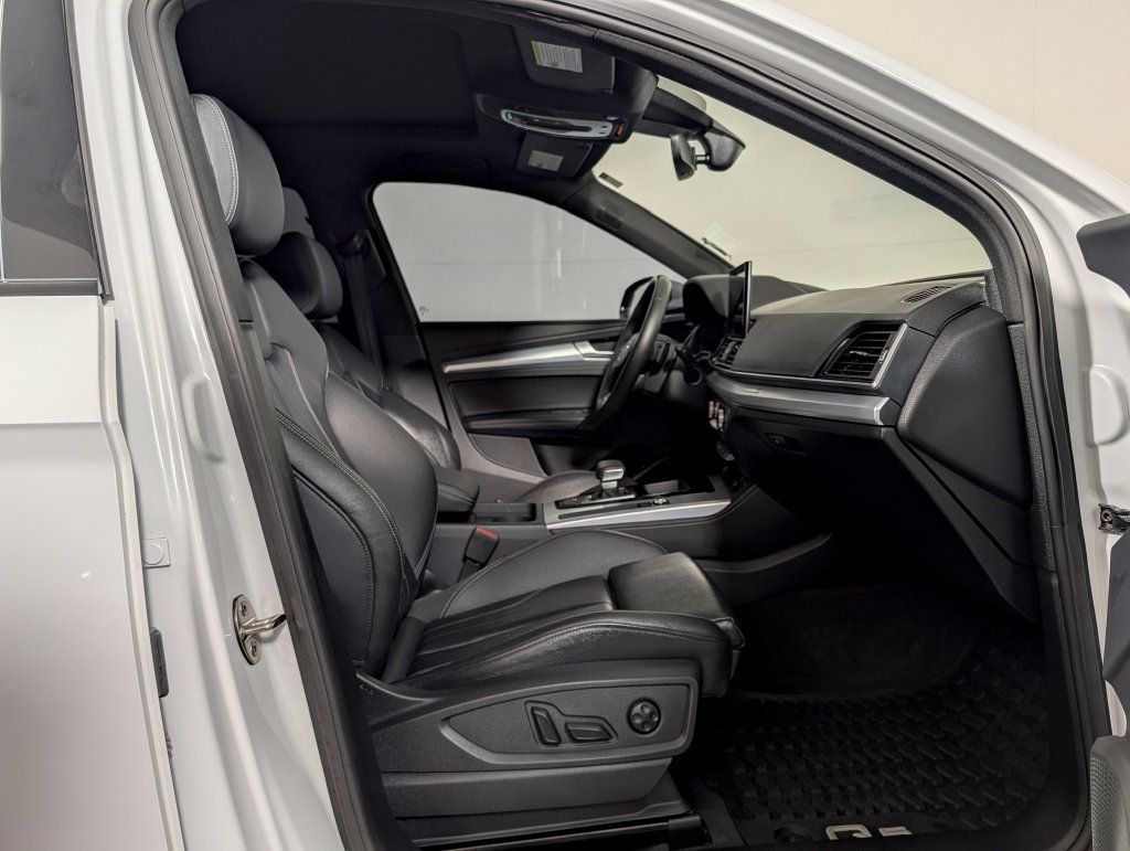 Used 2024 Audi Q5 2.0T Premium Plus w/ Premium Plus Package AWD/4WD image 12