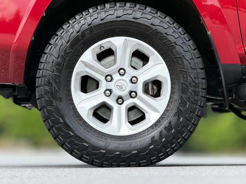 Used 2016 Toyota 4Runner SR5 AWD/4WD image 18