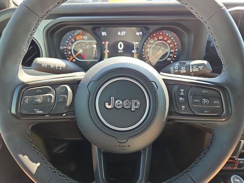 Used 2025 Jeep Wrangler Unlimited Sport AWD/4WD image 24