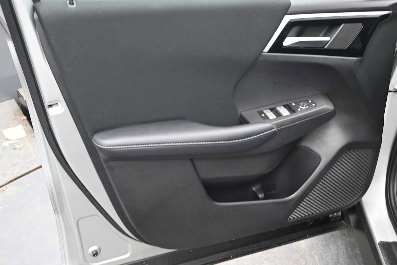 Used 2024 Mitsubishi Outlander ES AWD/4WD image 12