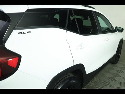 Used 2023 GMC Terrain SLE w/ Elevation Edition image 17