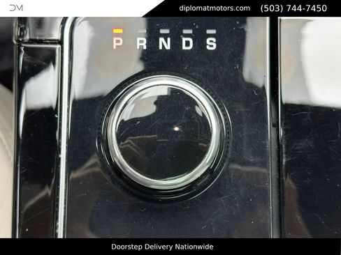 Used 2018 Land Rover Range Rover Velar R-Dynamic SE image 33