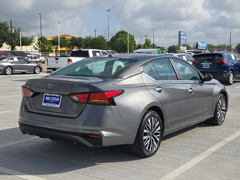 Used 2025 Nissan Altima 2.5 SV image 3