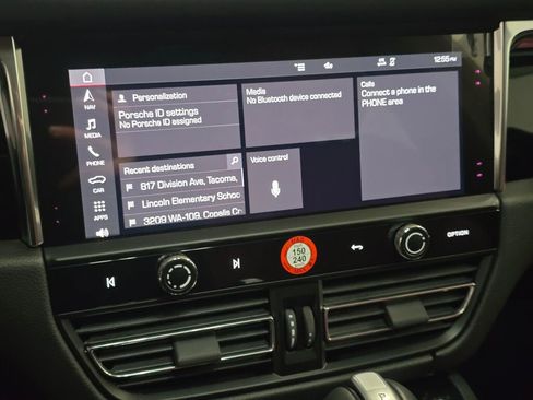 Certified 2025 Porsche Macan image 16