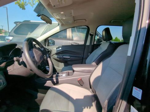 Used 2019 Ford Escape SE FWD image 6
