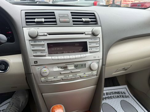 Used 2010 Toyota Camry image 22