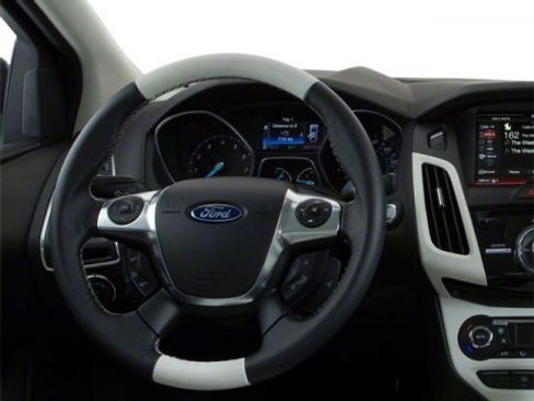 Used 2013 Ford Focus Titanium image 9