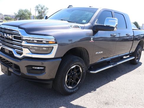 Used 2025 RAM 3500 Laramie AWD/4WD image 3
