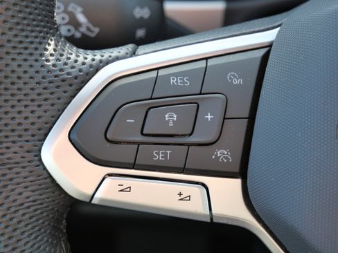 Used 2023 Volkswagen Atlas Cross Sport SEL R-Line image 33