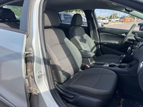 Used 2019 Chevrolet Cruze LS FWD image 16
