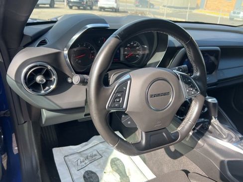 Used 2020 Chevrolet Camaro LT w/ Technology Package image 7