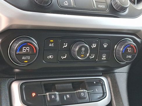 Used 2023 GMC Acadia SLE w/ Driver Convenience Package image 17