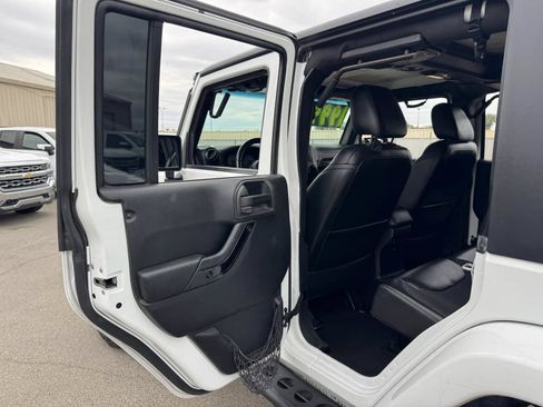 Used 2016 Jeep Wrangler Unlimited Sahara AWD/4WD image 20