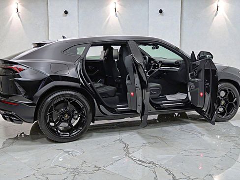 Used 2020 Lamborghini Urus image 11