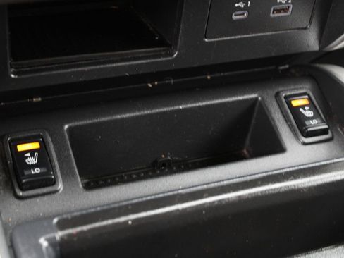 Used 2021 Nissan Titan SV w/ SV Convenience Package image 33