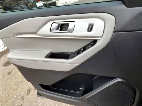 Used 2025 Ford Explorer Active w/ Active Comfort Package image 23