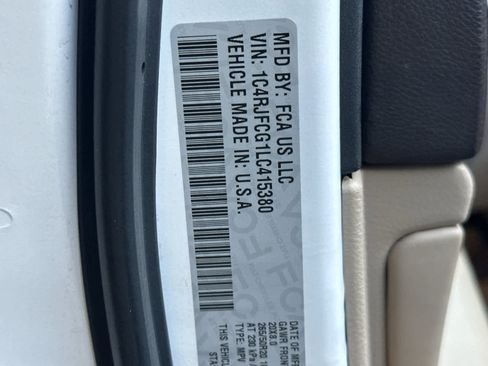 Used 2020 Jeep Grand Cherokee Overland image 29