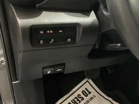 Used 2020 Nissan Kicks S image 8