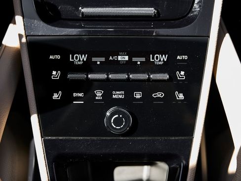 Used 2025 Porsche Cayenne AWD/4WD image 64