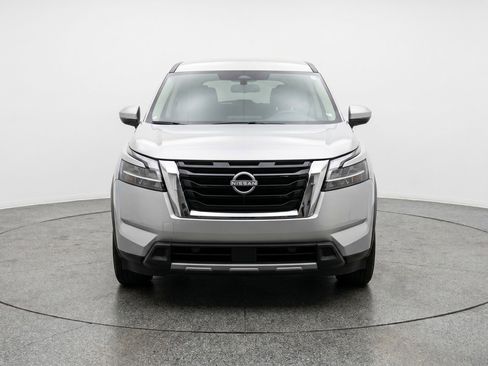 Used 2025 Nissan Pathfinder SV AWD/4WD image 2