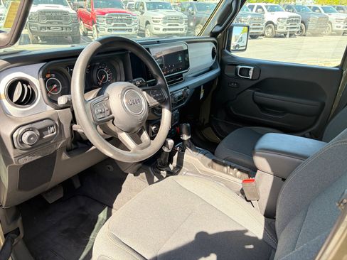Used 2025 Jeep Wrangler Unlimited Sport AWD/4WD image 12