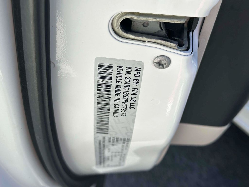Used 2023 Chrysler Pacifica Touring-L FWD image 33
