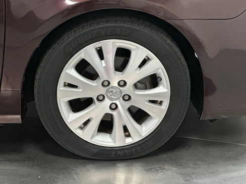 Used 2012 Toyota Avalon Limited image 26