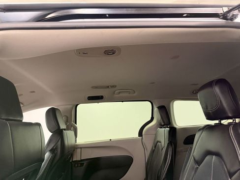 Used 2024 Chrysler Pacifica Touring-L image 52