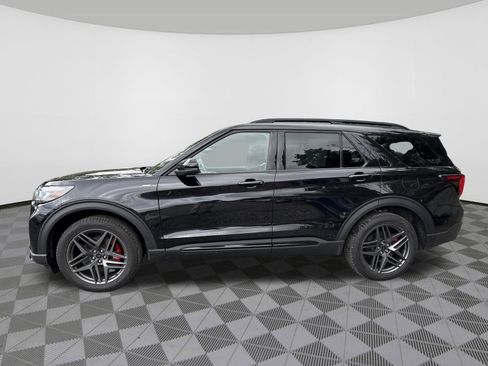 Used 2025 Ford Explorer ST-Line w/ ST-Line Street Pack AWD/4WD image 4