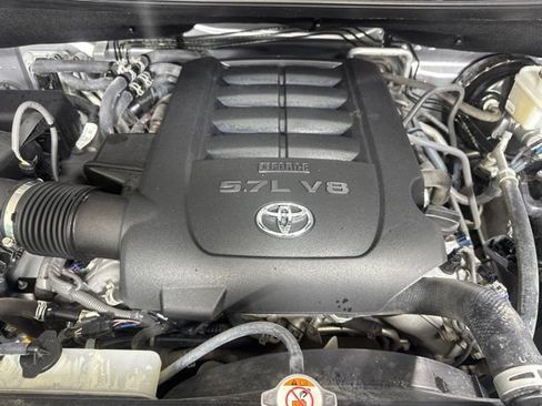 Used 2019 Toyota Sequoia SR5 AWD/4WD image 9