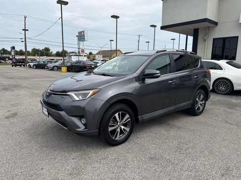 Used 2017 Toyota RAV4 XLE FWD image 2