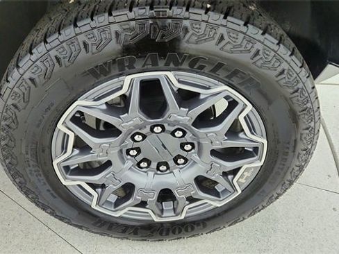 Used 2024 GMC Hummer EV 3X w/ LPO, Illumination Package image 55