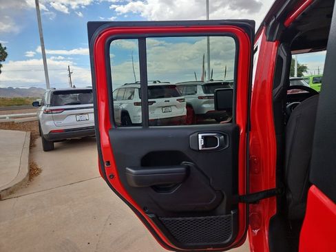 Used 2023 Jeep Gladiator Sport AWD/4WD image 12