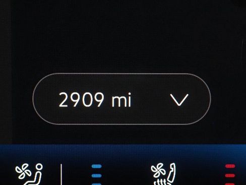 Used 2025 Volkswagen ID. Buzz 1st Edition image 20