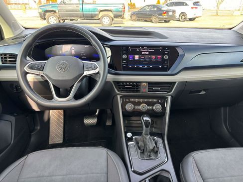 Used 2024 Volkswagen Taos SE image 10