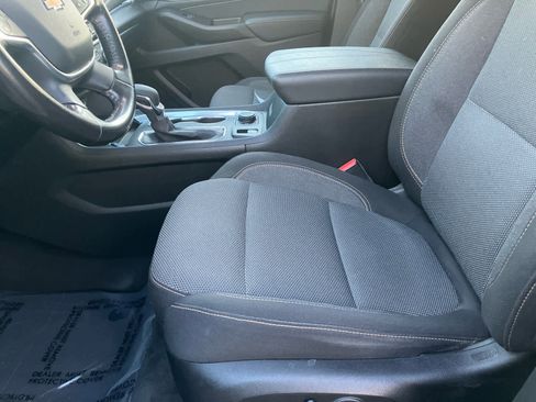 Used 2021 Chevrolet Traverse LT image 7