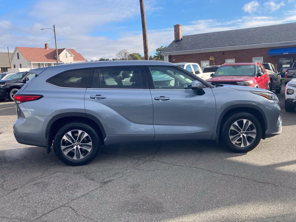 Used 2020 Toyota Highlander XLE AWD/4WD image 37